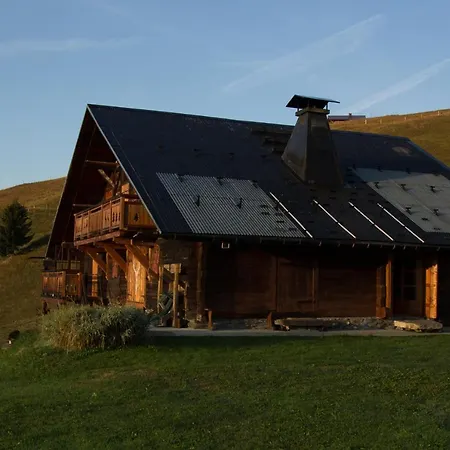 Reine des Aravis - chalet isolé Flumet Extérieur photo