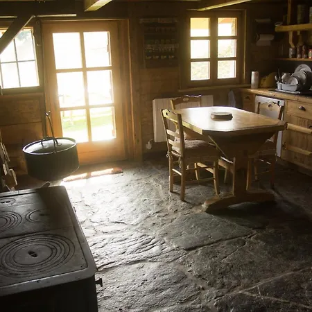Reine des Aravis - chalet isolé Flumet Extérieur photo