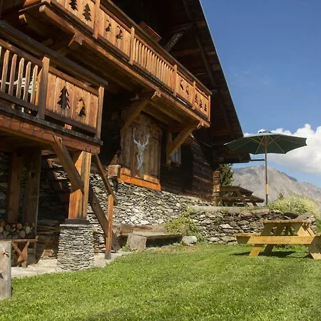 Reine des Aravis - chalet isolé Flumet Extérieur photo